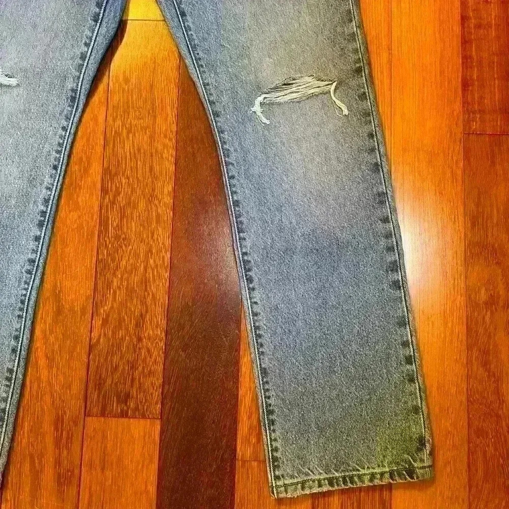 Levi’s |  Women’s straight leg light wash 501s size 29/30 BNWT - Picture 10 of 11